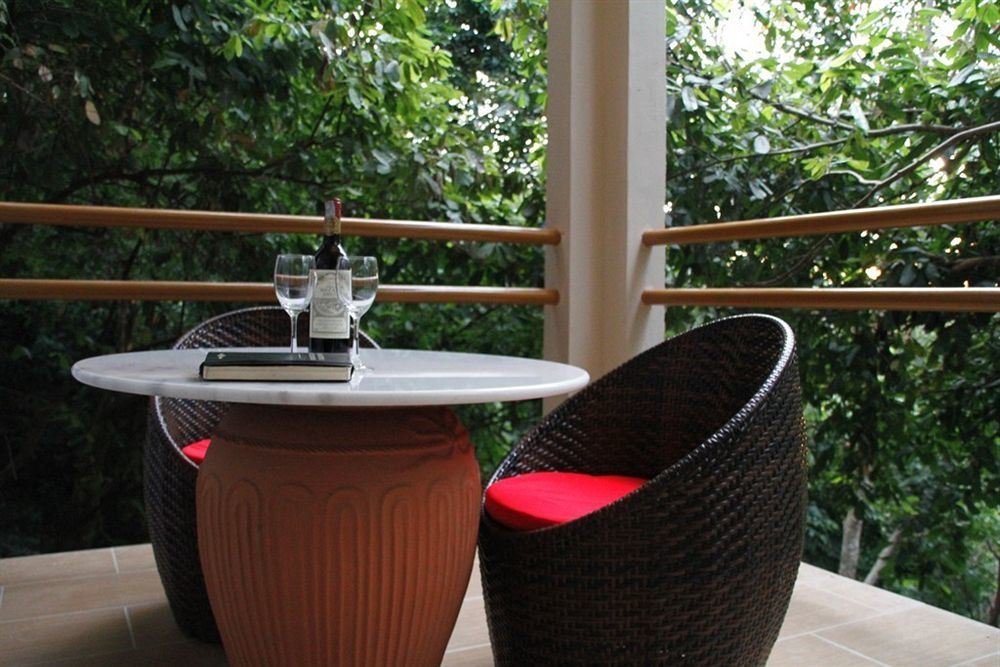 Ambong Rainforest Retreat Pantai Tengah  Екстериор снимка